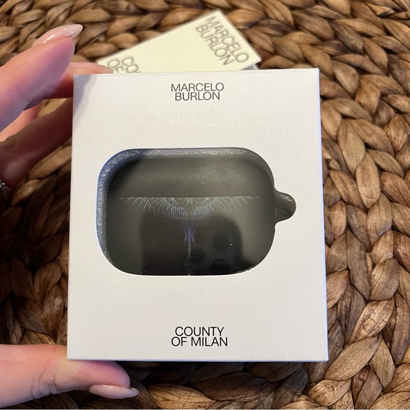 Marcelo Burlon County of Milan Black Wings Airpods Pro case - Picture 7 of 7